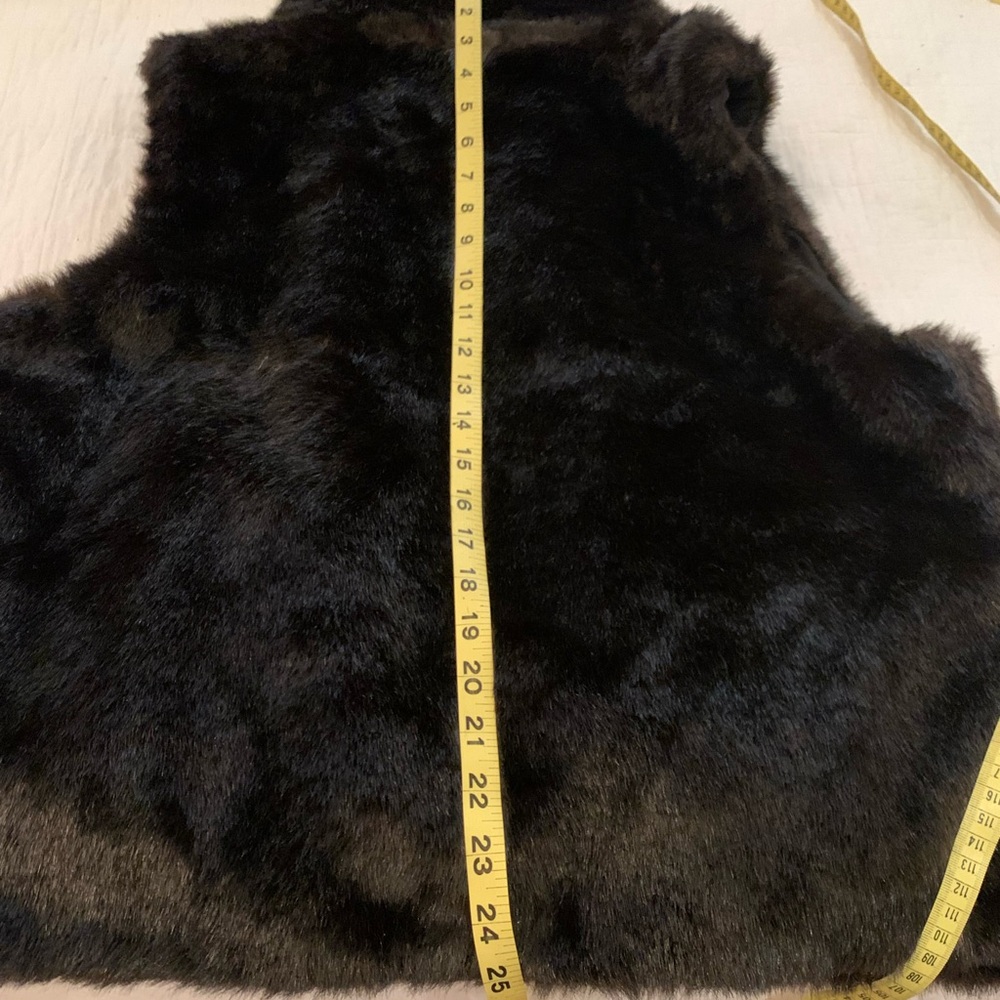 3/$25💕REVERSIBLE FAUX FUR VEST💕GORGEOUS! EXCELLENT CONDITION!! - Picture 7 of 8
